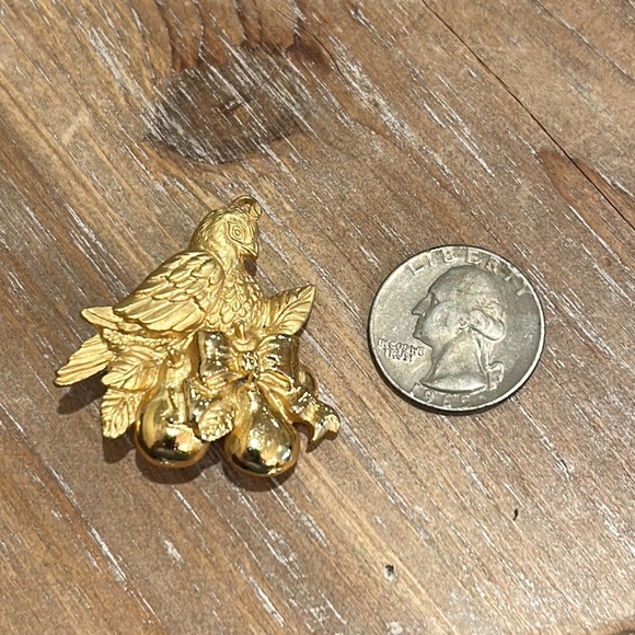 Partridge in a Pear Tree Brooch. - Picture 8 of 11